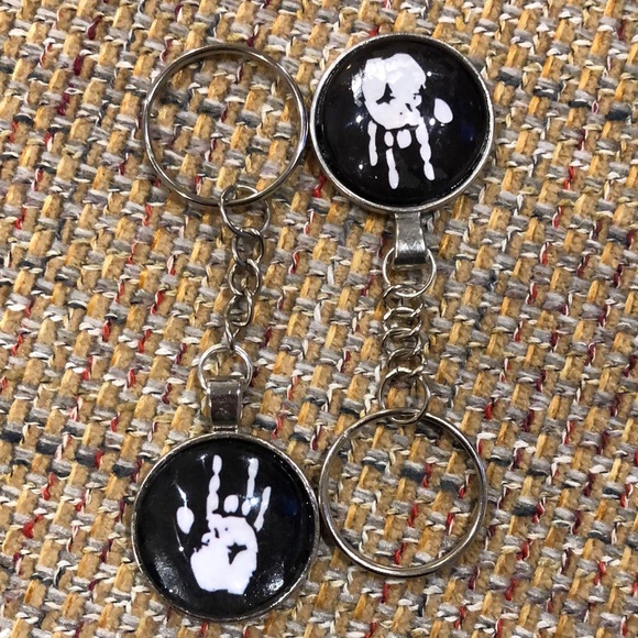 H BUYITWHENFOUND Custom Grateful Dead Keychains JERRYS MISSING FINGER - Picture 6 of 8